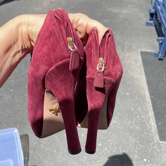 Prada suede burgundy zippered back 40.5 - Picture 3 of 5